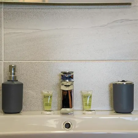 Bed & Breakfast Five Ferns House