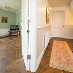 Five Ferns House 4*