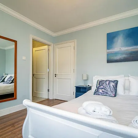 Five Ferns House 4*