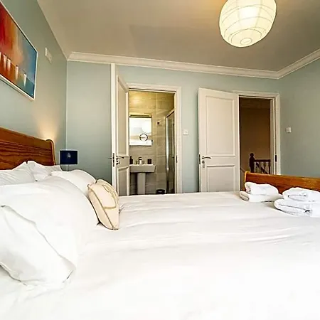 Five Ferns House 4*