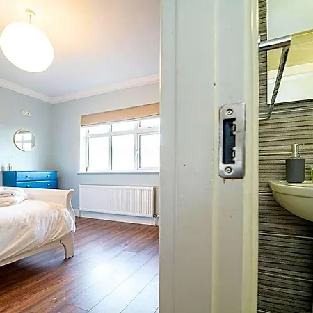 Five Ferns House 4*