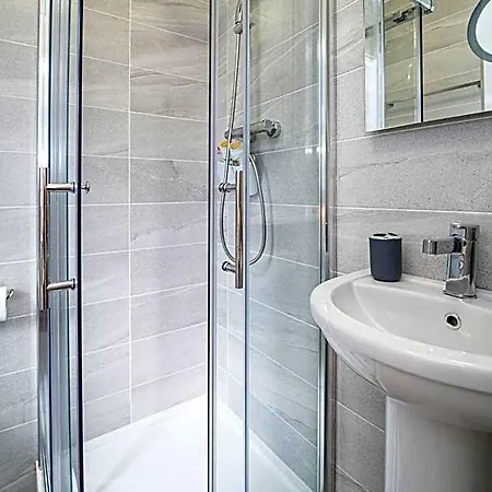 Five Ferns House 4*